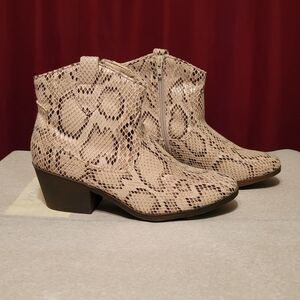 True Craft TC Winnie Ankle Boots Western Reptile Multicolor Womens size 7M